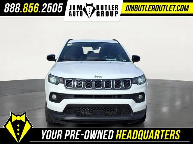 Used 2024  Jeep Latitude image 27