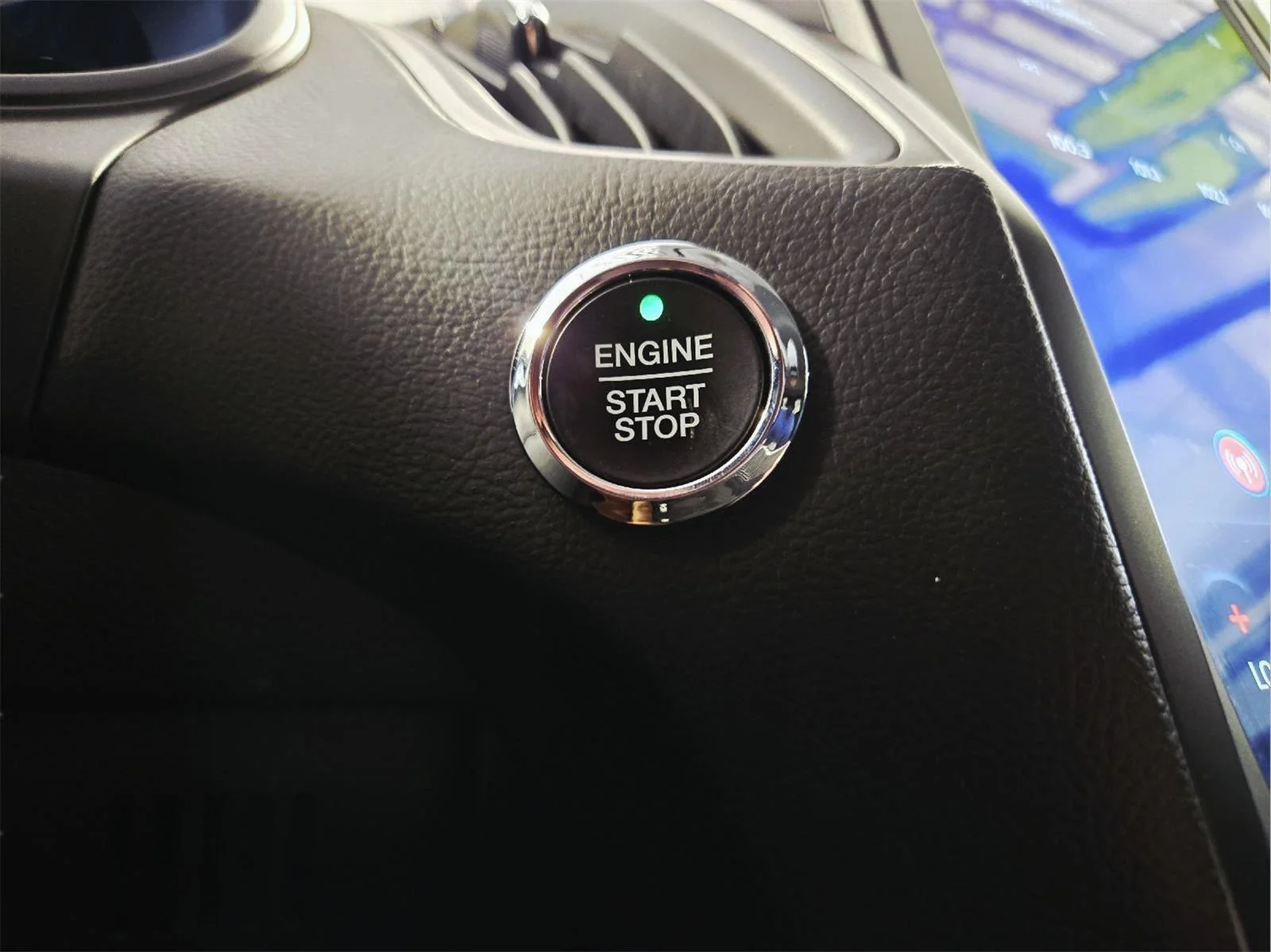 Used 2024 Agate Black Ford SE image 11