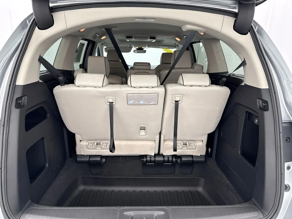New 2026 Solar Silver Metallic Honda Touring image 10