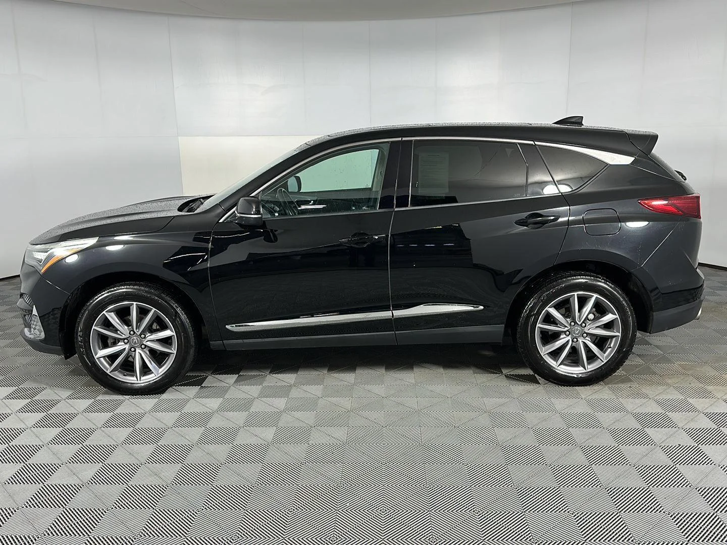 Used 2019 Majestic Black Pearl Acura SH-AWD w/Tech image 6