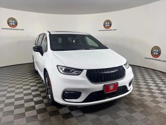 New 2026 Bright White Clear-Coat Exterior Paint Chrysler Select image 18