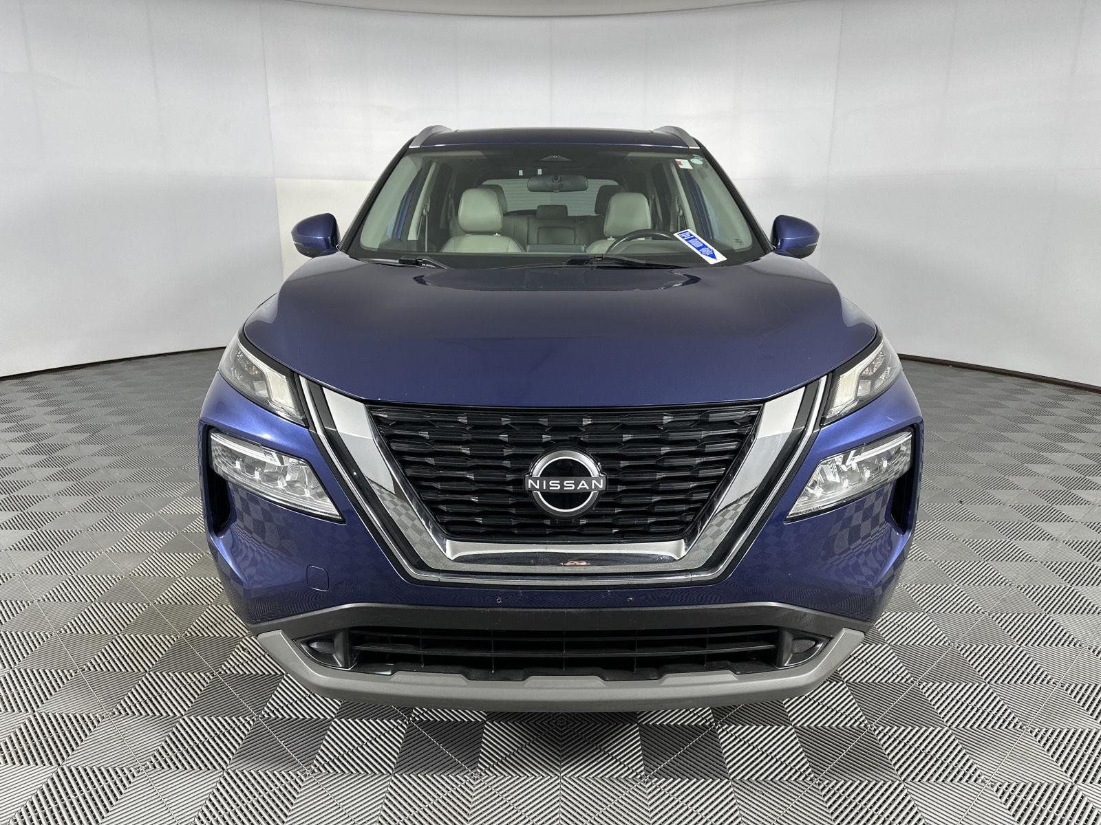 Used 2022 Caspian Blue Metallic Nissan SV image 2