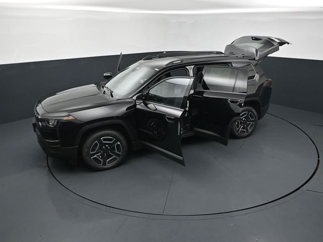 New 2026 Diamond Black Crystal Pearl-Coat Exterior Paint Jeep Laredo image 30