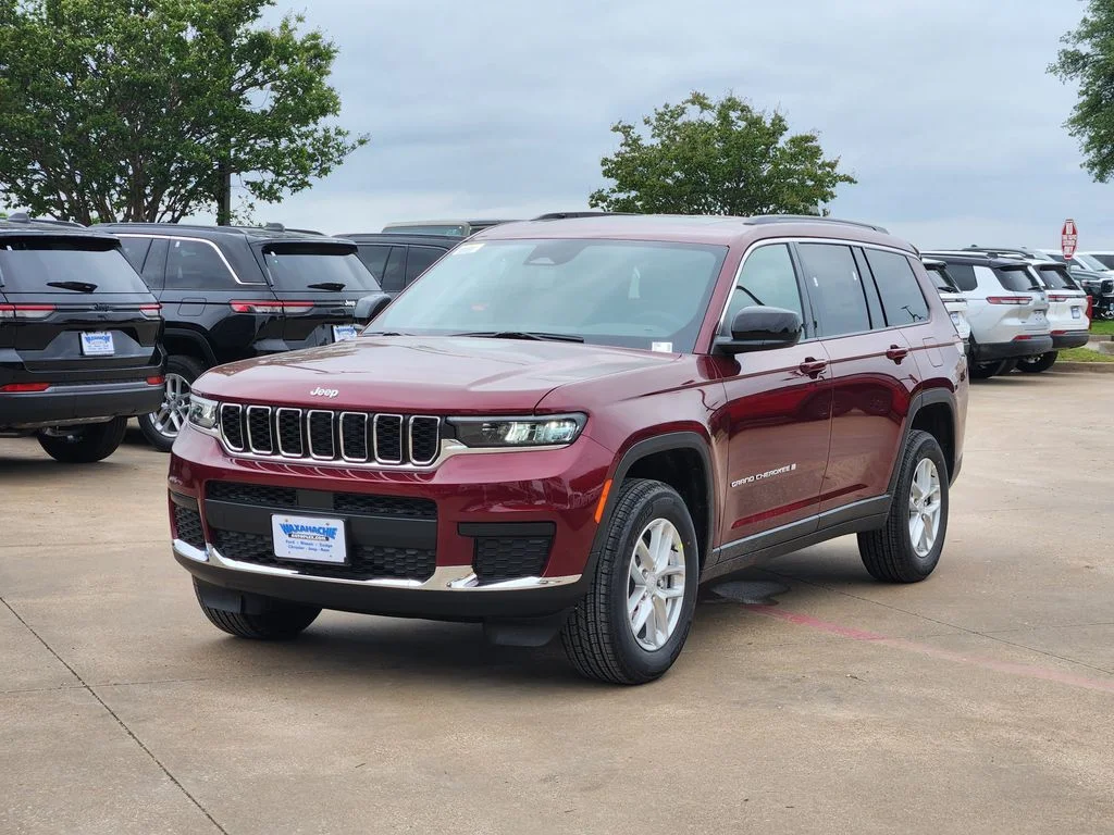 New 2026 Velvet Red Pearl-Coat Exterior Paint Jeep Laredo X image 2