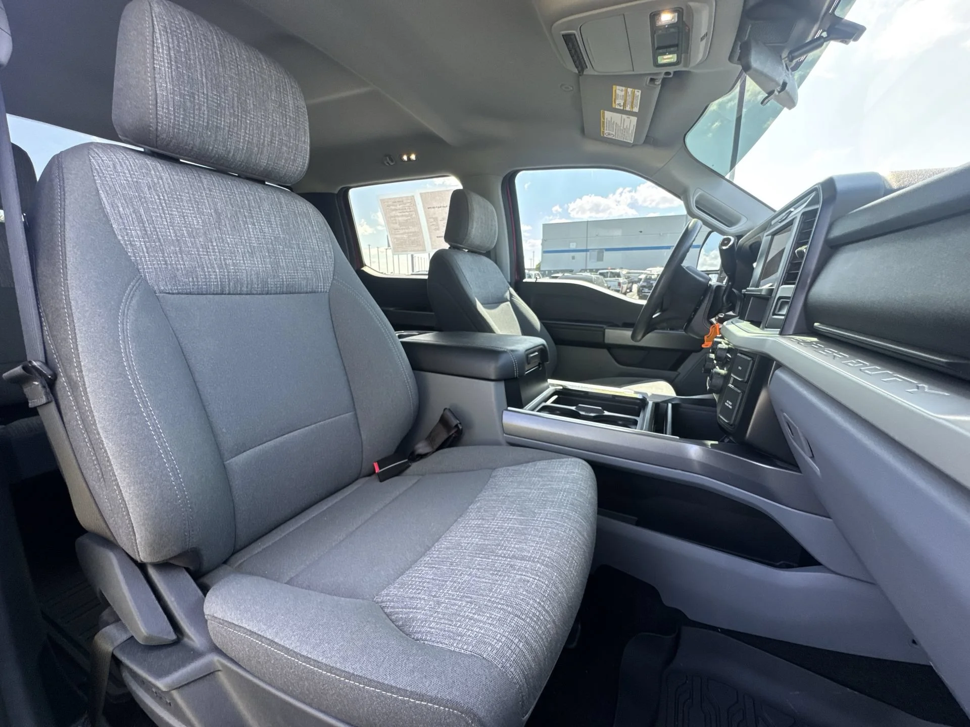 2025 Ford F-350 Super Duty XLT - Photo 24