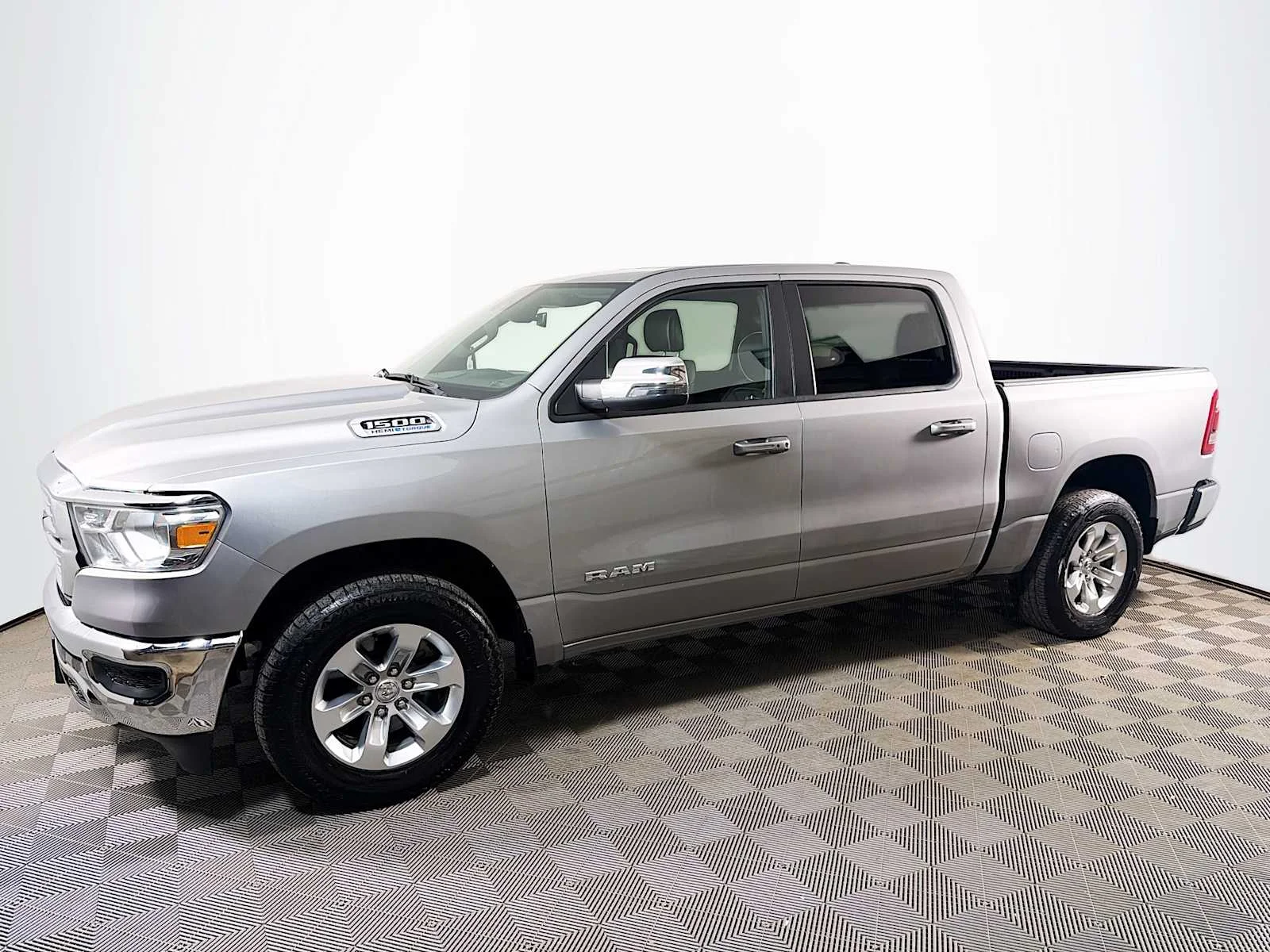 2024 RAM 1500 Laramie Crew Cab 5'7's photo