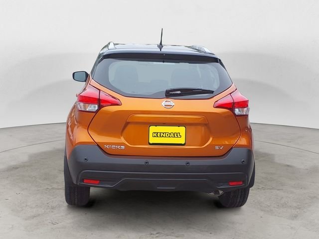 Used 2020 Orange Nissan SV image 4