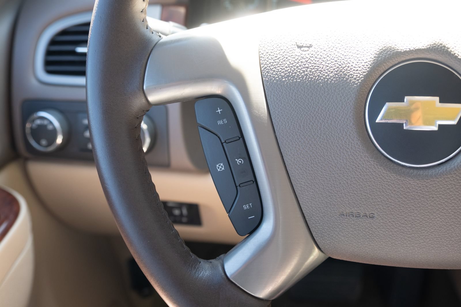 Used 2013 SUMMIT WHITE Chevrolet LTZ image 6