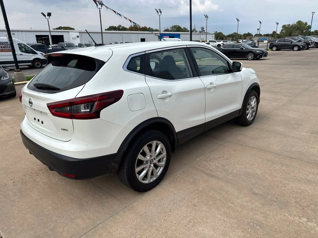 Used 2021 White Nissan S image 33