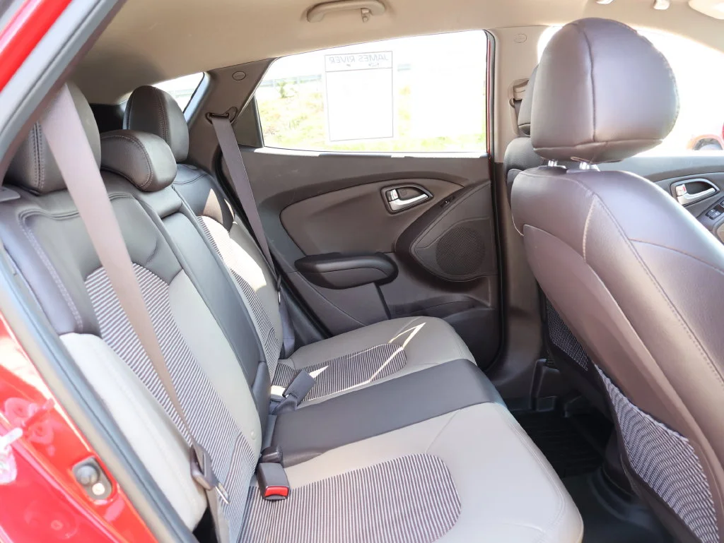 Used 2013 Garnet Red Hyundai GLS image 11