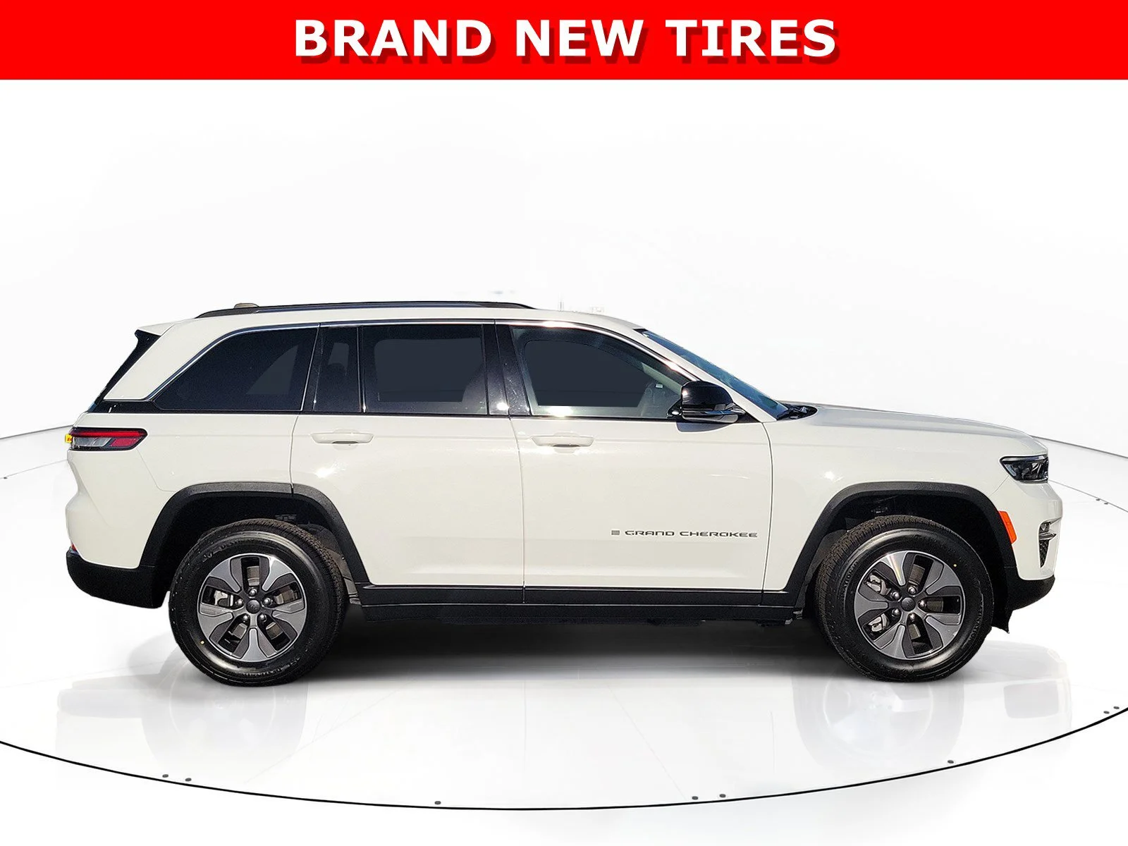 Certified Used 2022 White Jeep 4xe image 2