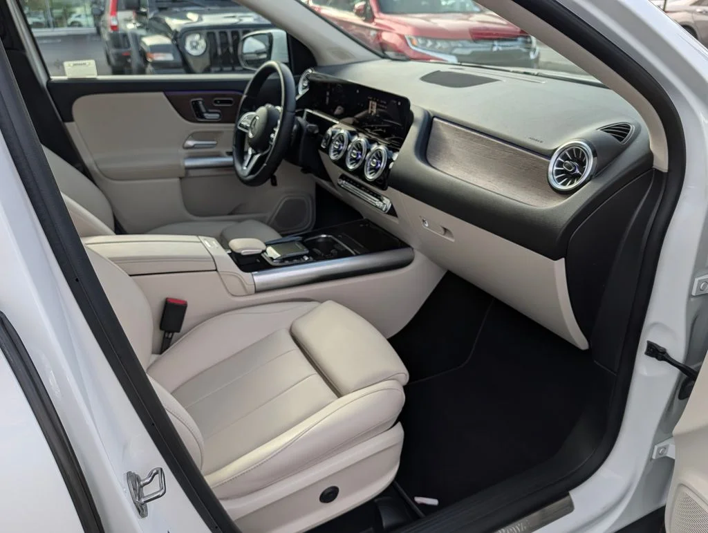 Used 2023 White Mercedes-Benz GLA 250 image 9