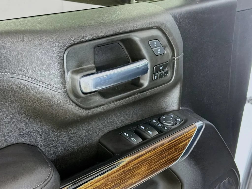 Used 2021 Iridescent Pearl Tricoat Chevrolet High Country image 18