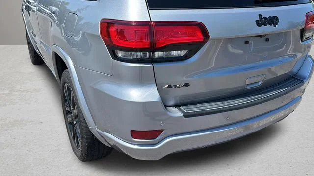 Used 2019 Silver Jeep Altitude 4x4 image 33