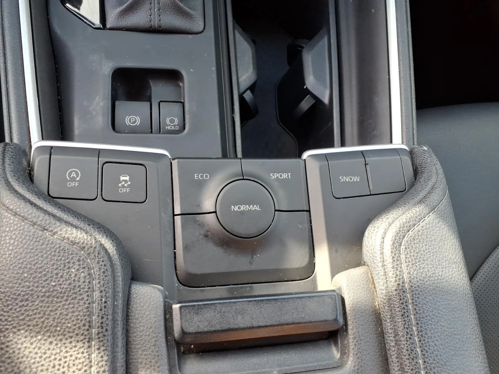 Used 2024 Wind Chill Pearl Toyota XLE image 7