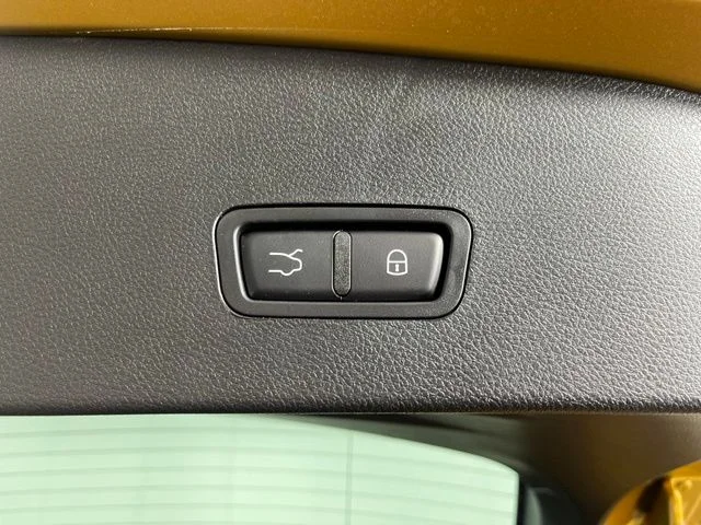 Used 2026 Yellow Alfa Romeo Base image 43