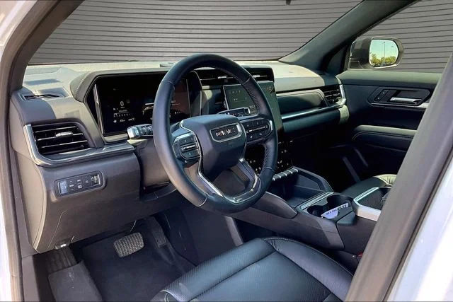 Used 2025 White GMC Elevation image 16