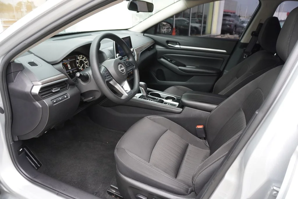 Used 2023 Silver Nissan 2.5 SV image 21