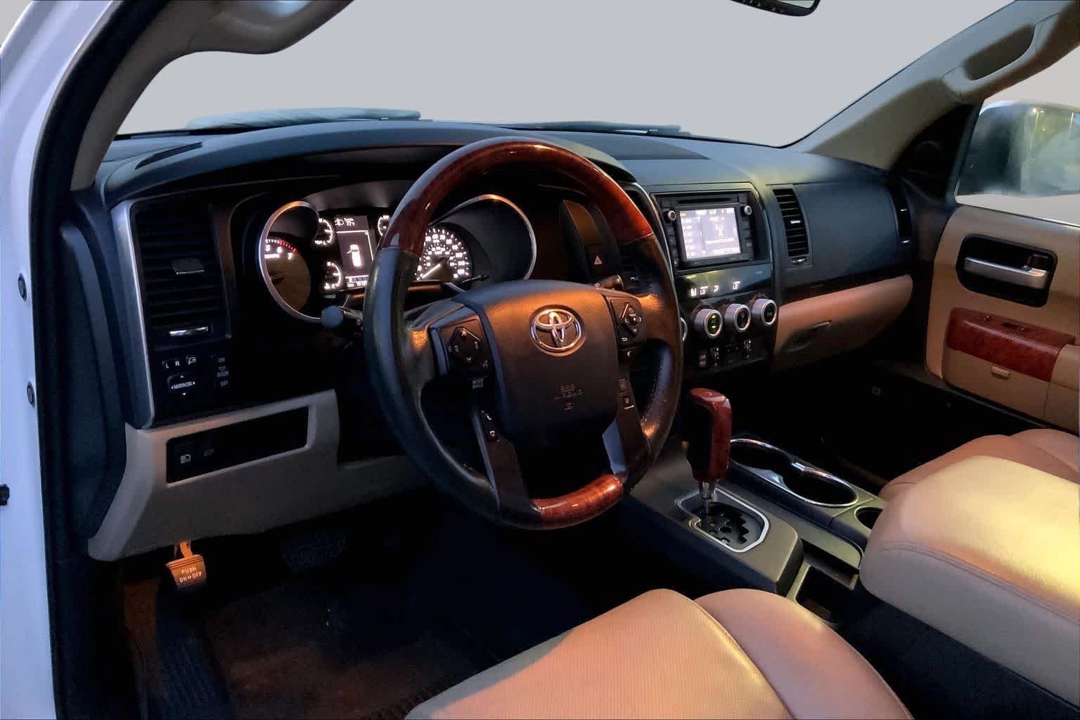 Used 2018 Blizzard Pearl Toyota Platinum image 15
