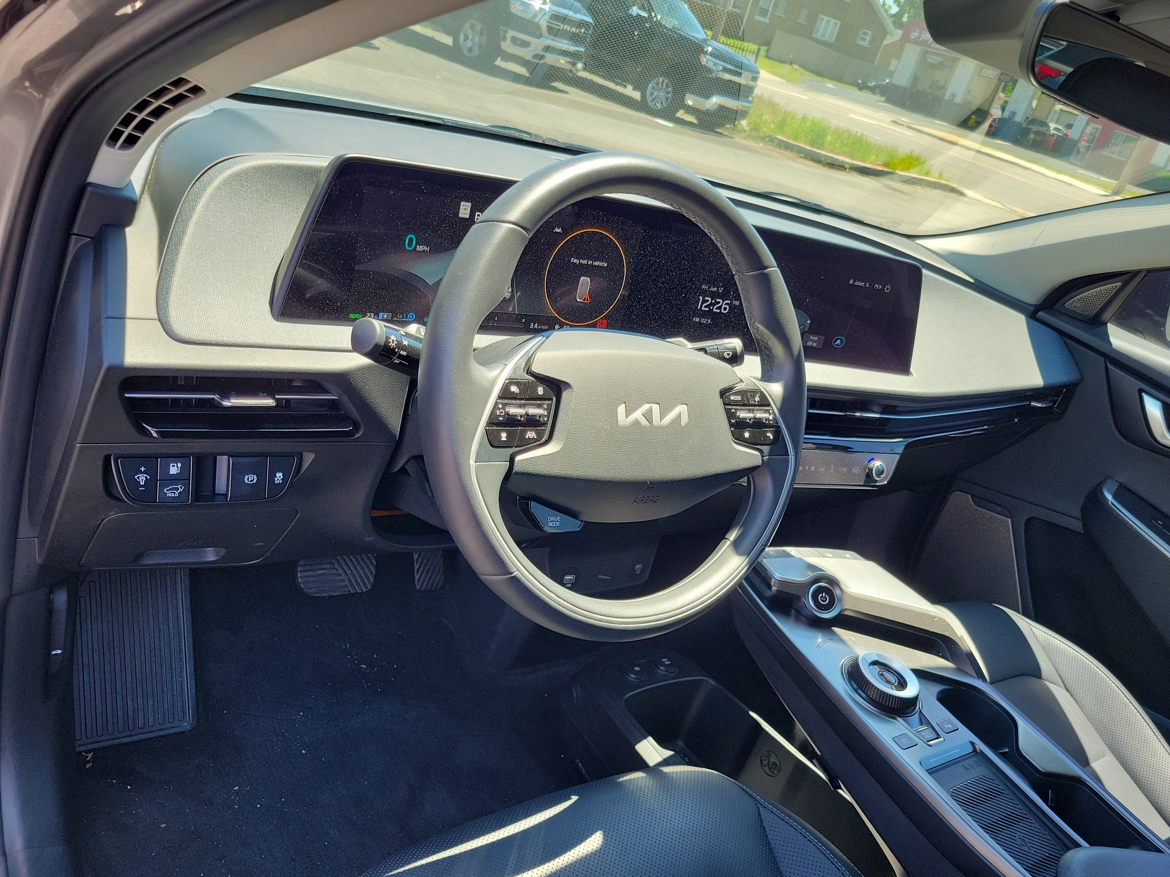 Used 2023 Steel Gray Kia Wind image 17