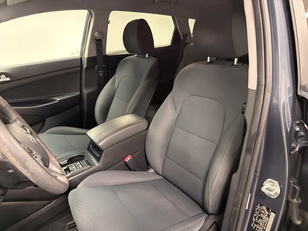 Used 2019 Blue Hyundai SE image 23