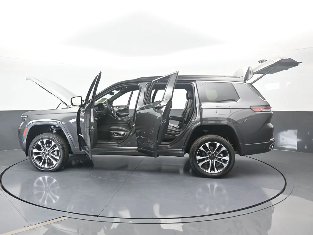 Used 2024 Baltic Gray Metallic Clearcoat Jeep Overland image 78