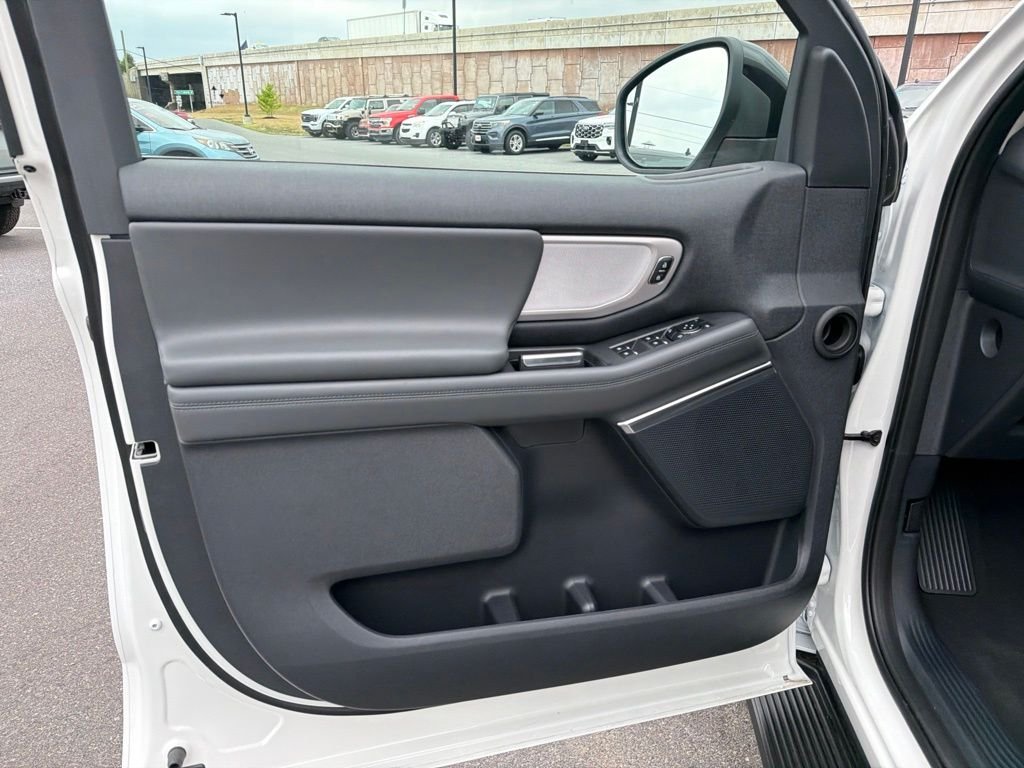 New 2026 Star White Metallic Tri-Coat Ford MAX Active image 28
