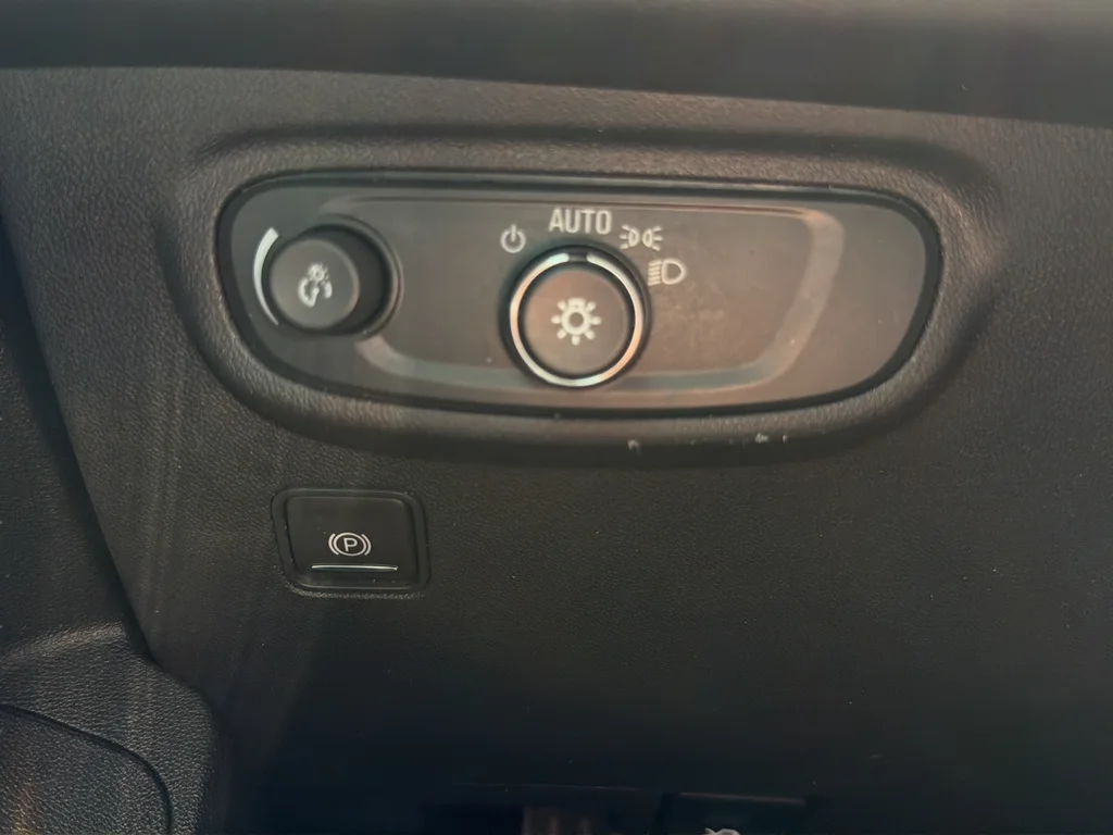 Used 2024 Blue GMC SLE image 22