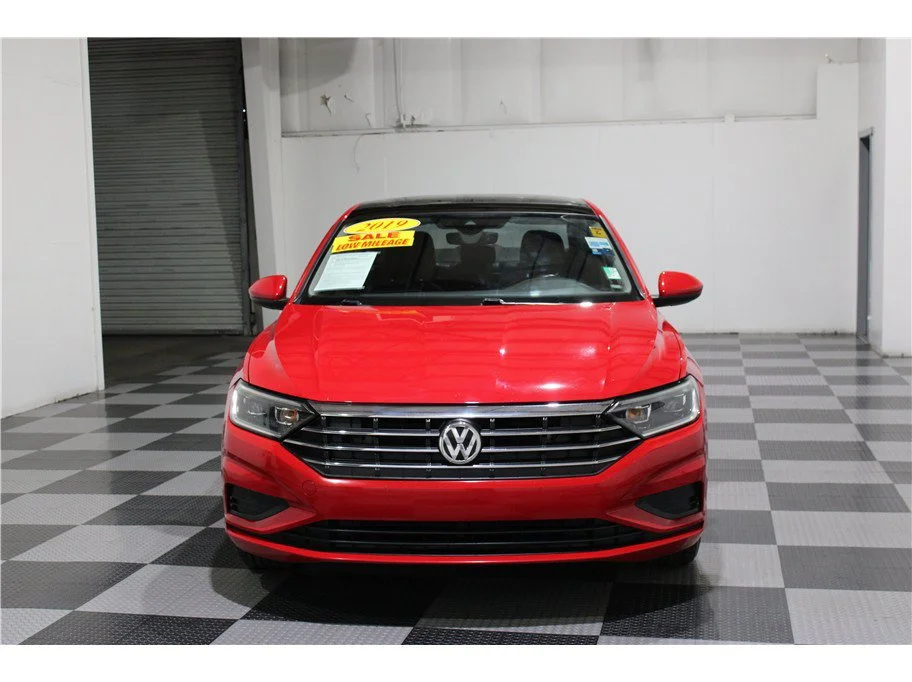 Used 2019 Red Volkswagen SEL image 2