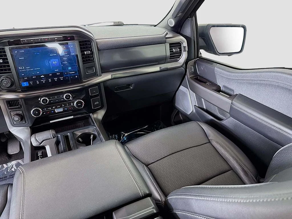 Used 2024 Carbonized Gray Metallic Ford Lariat image 29