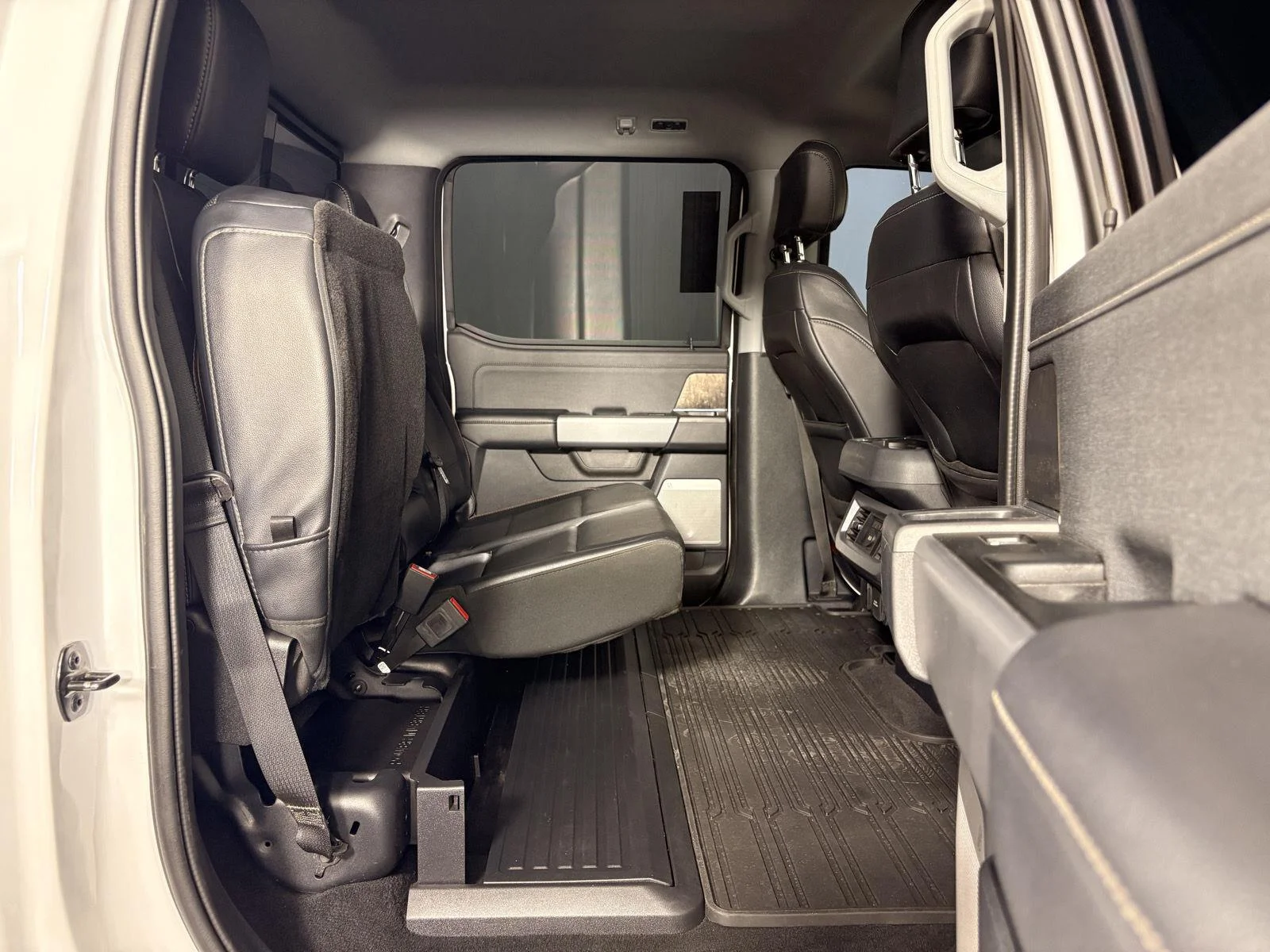 Used 2023 Oxford White Ford LARIAT image 19