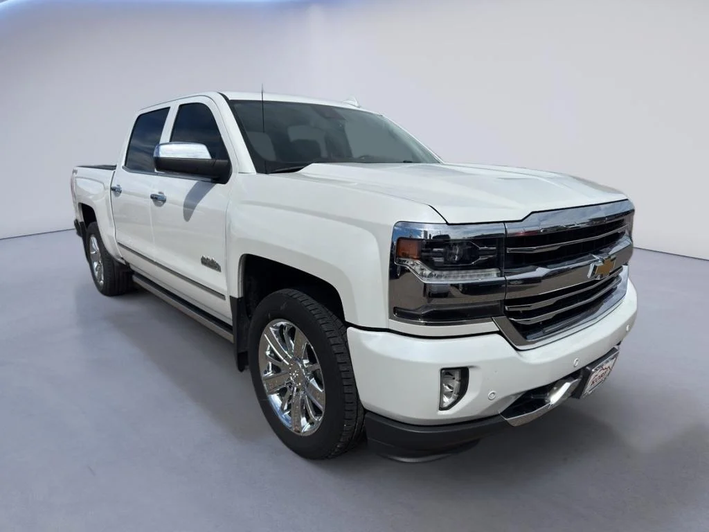Used 2017 Iridescent Pearl Tricoat Chevrolet High Country image 4