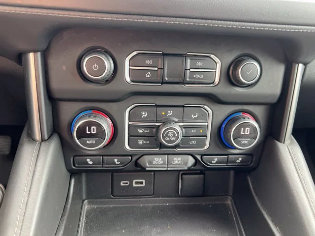 Used 2022 Black Chevrolet Z71 image 20