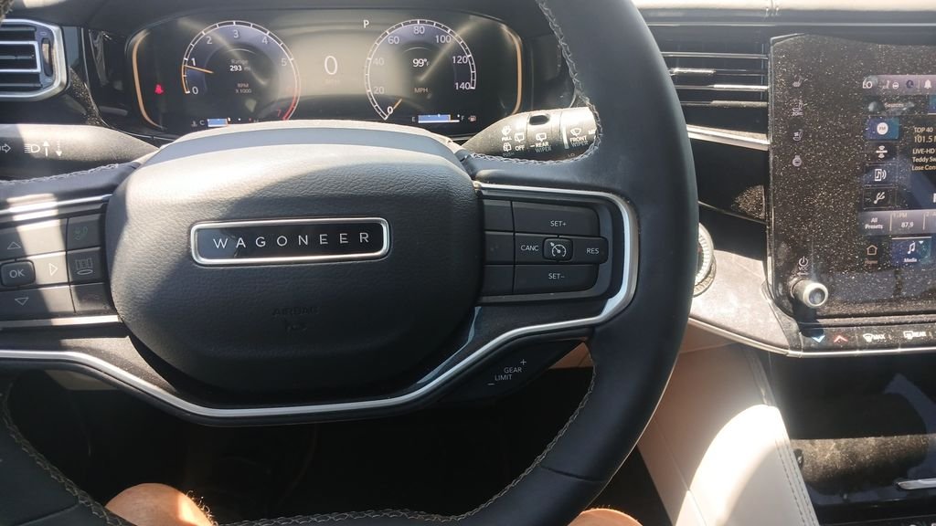 Used 2023 White Jeep Base image 9