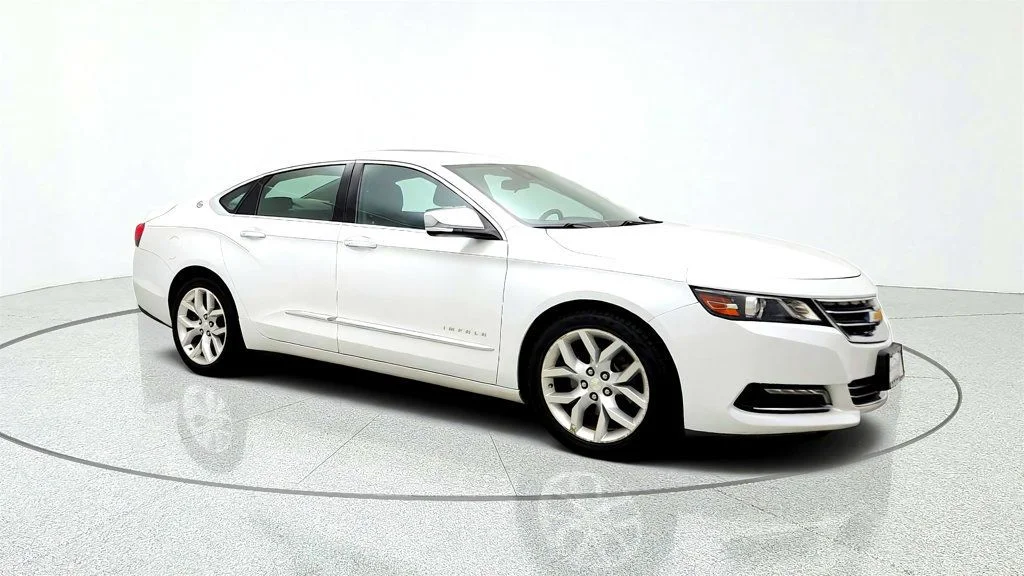 Used 2016 Iridescent Pearl Tricoat Chevrolet 4dr Sedan LTZ w/2LZ image 3