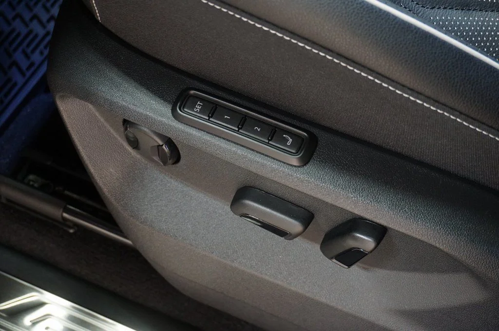 New 2026 Pure Gray Volkswagen 2.0T SEL Premium R-Line image 29