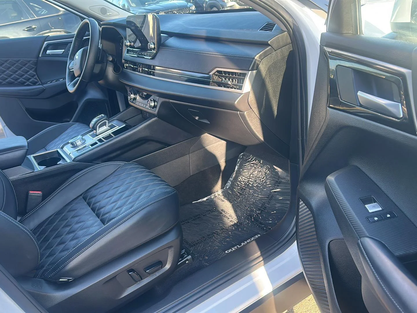 Used 2024 White Diamond Mitsubishi SEL image 19