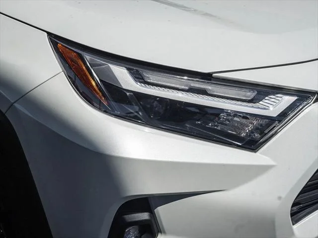 Certified Used 2022 BLIZZARD PEARL Toyota  image 10