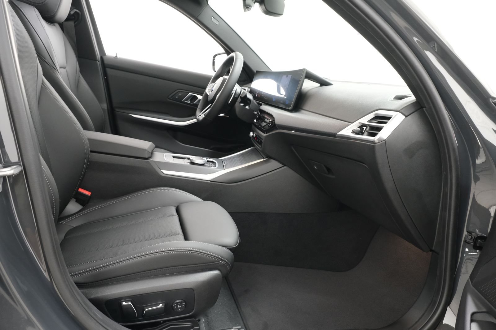 New 2026 Dravit Grey Metallic BMW 330i xDrive image 69
