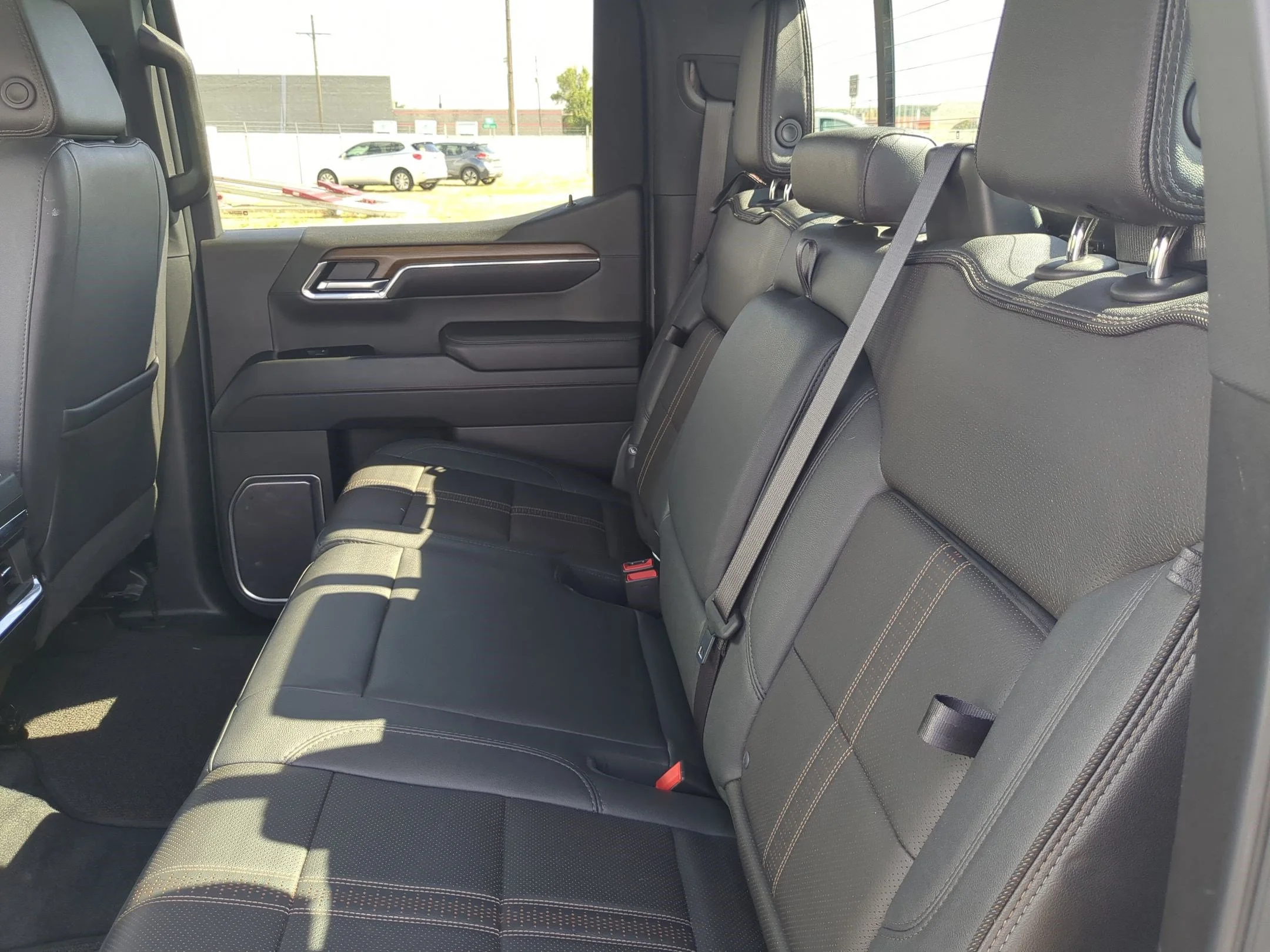 Used 2023 Iridescent Pearl Tricoat Chevrolet High Country image 28