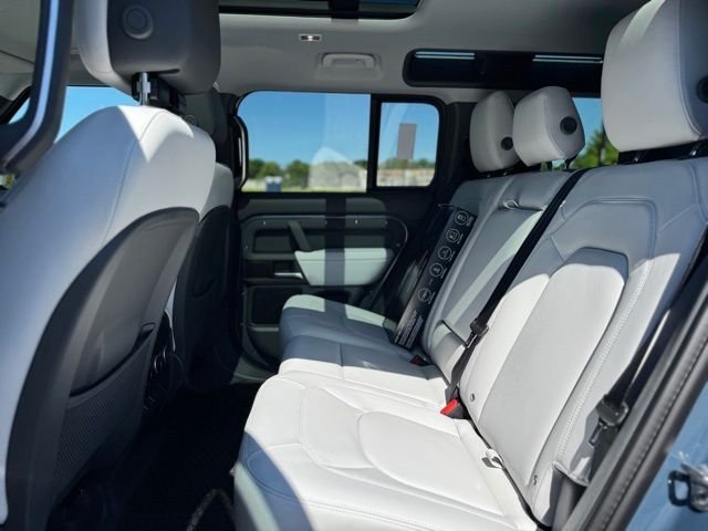 New 2026 Tasman Blue LAND ROVER X-Dynamic SE image 11