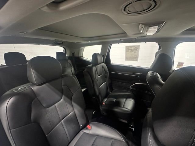 Used 2022 White Pearl Kia SX image 17