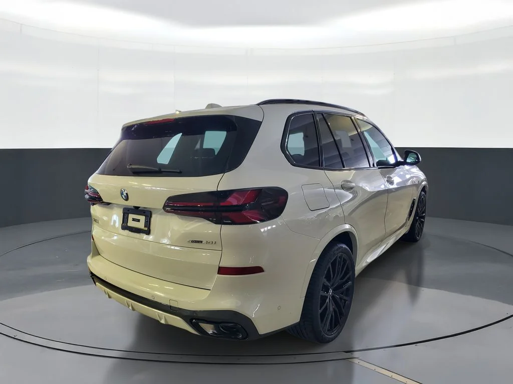Used 2026 White BMW sDrive40i image 3