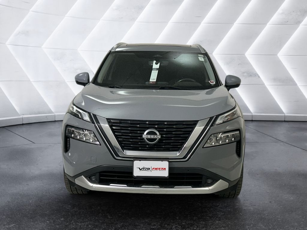 Used 2022 Gray Nissan Platinum image 2