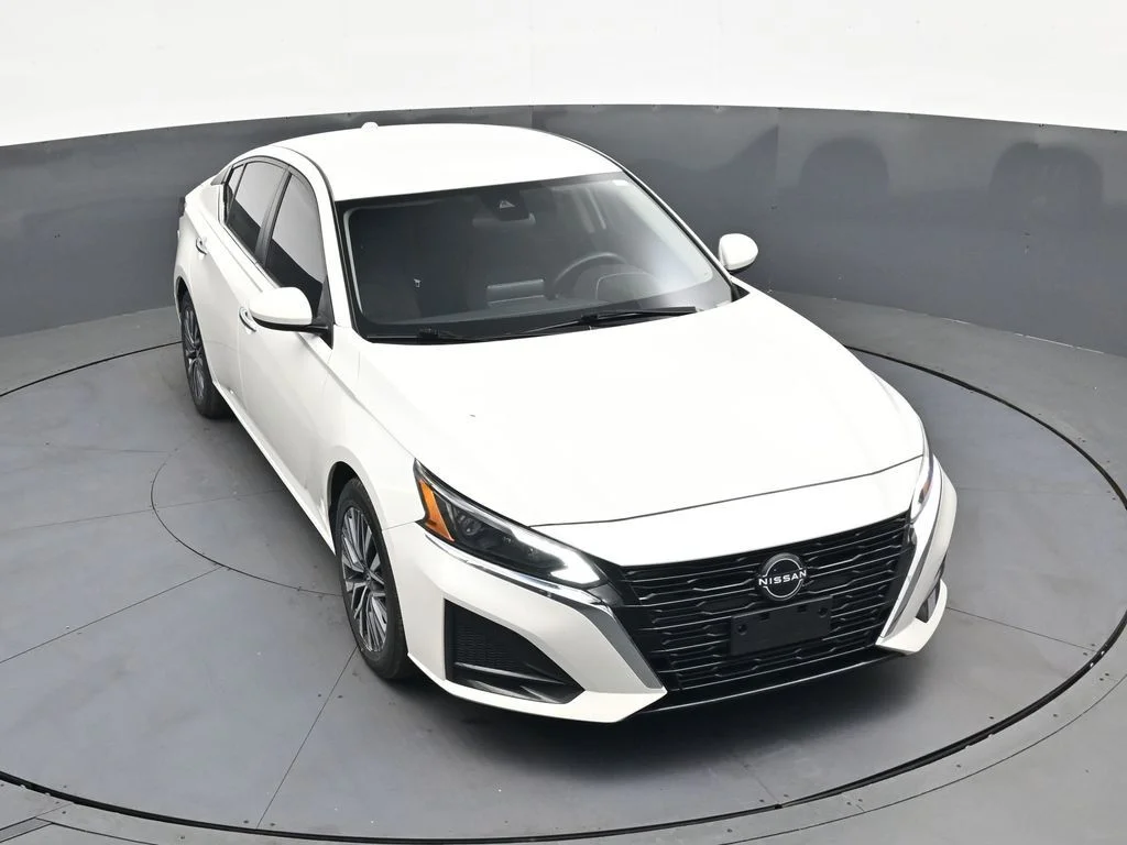 Used 2023 White Nissan 2.5 SV image 33