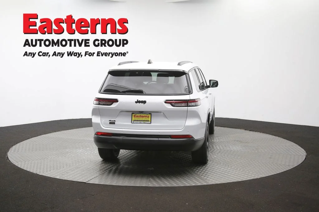 Used 2023 White Jeep Altitude image 40