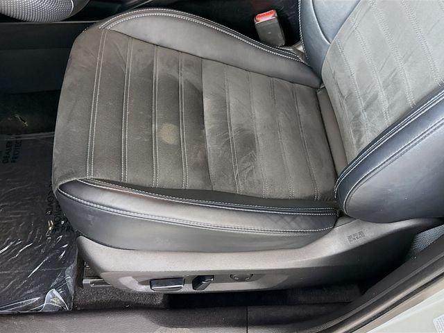 Used 2023 Alloy Silver Metallic Mitsubishi SE image 19