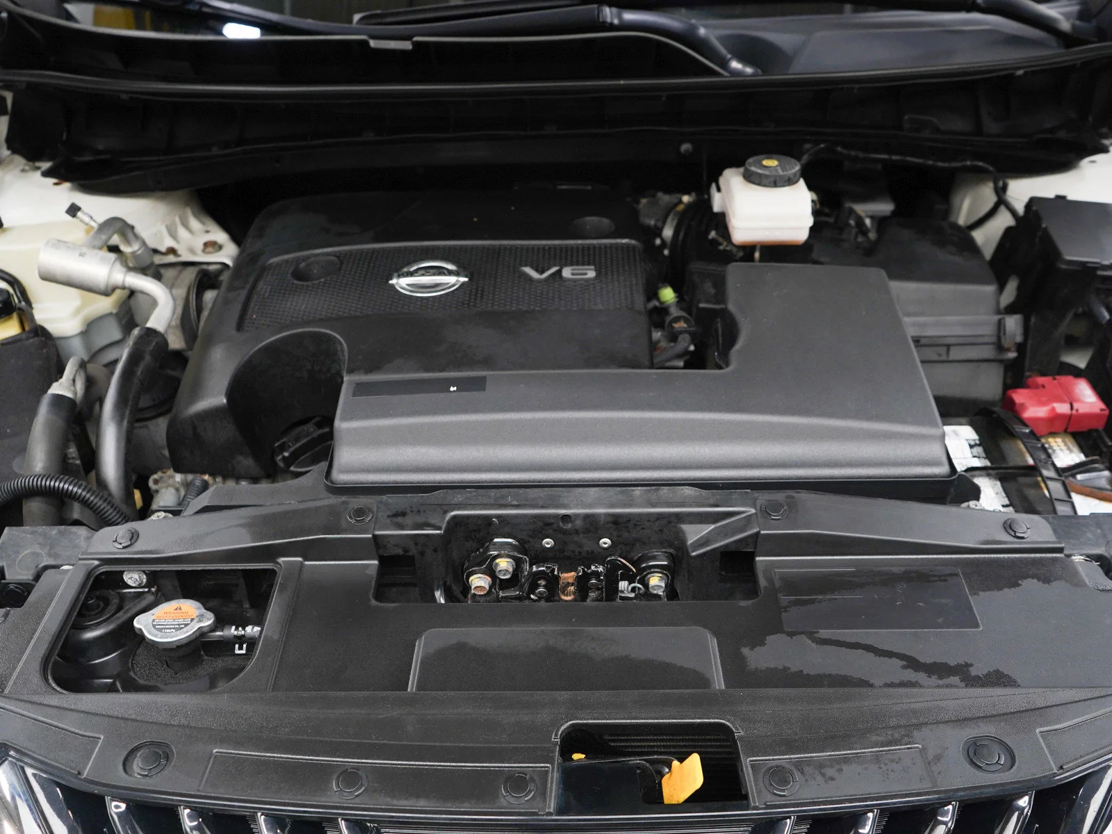 Used 2017 White Nissan SL image 32