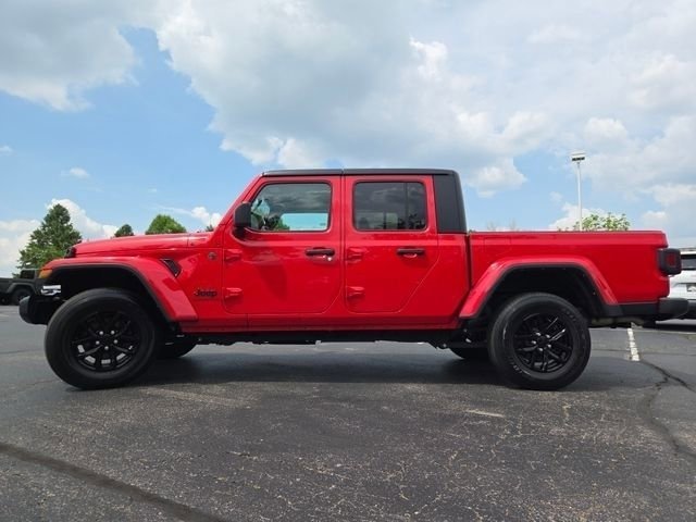 Used 2022 Firecracker Red Clearcoat Jeep Altitude image 19
