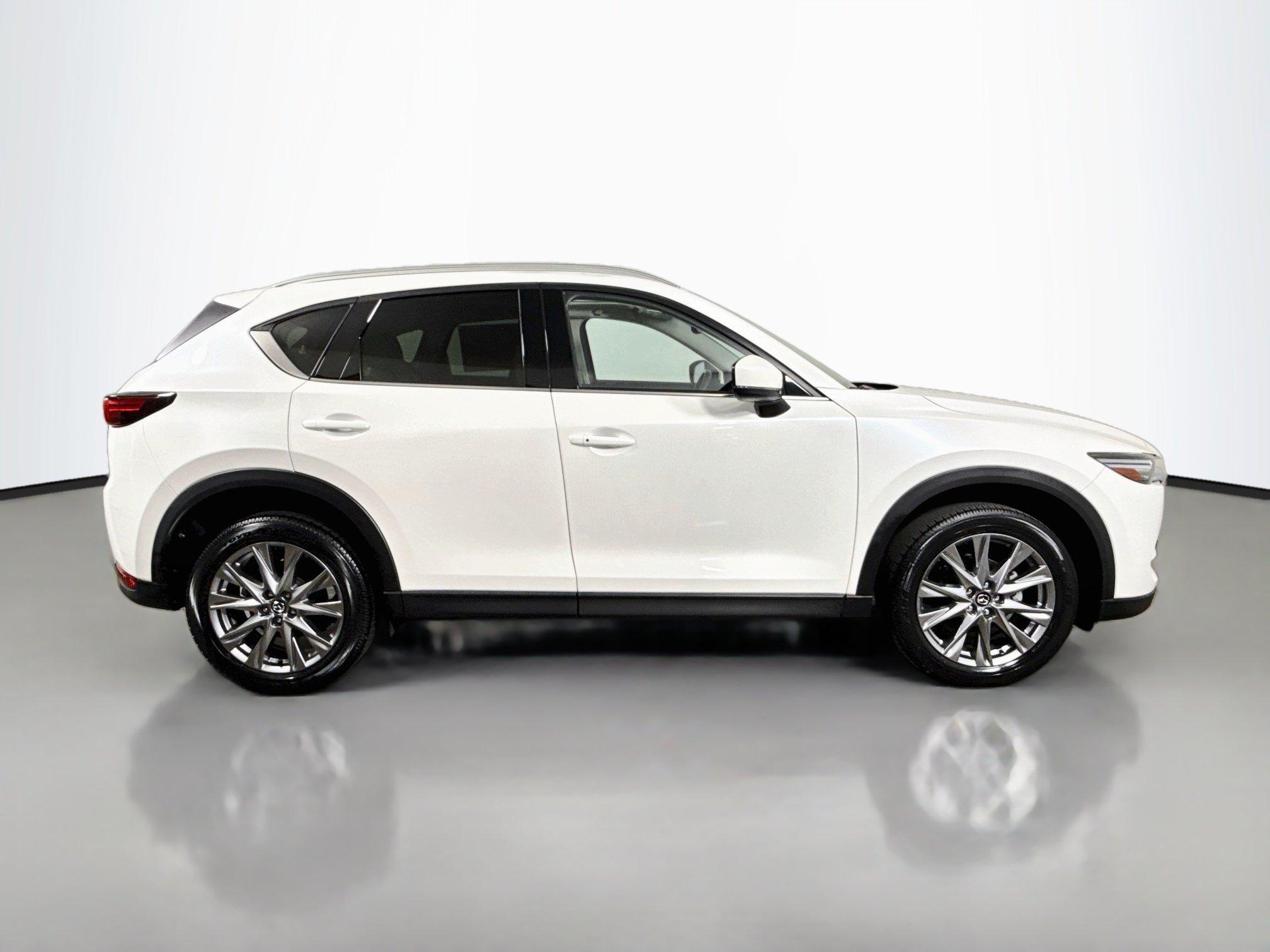 Used 2021 Snowflake White Pearl Mica Mazda Grand Touring image 8